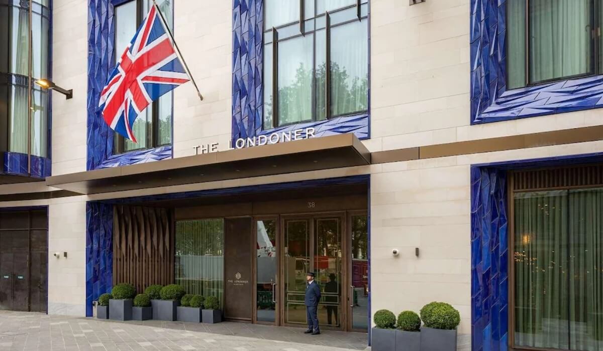 Experience Luxury at The Londoner Hotel: A Stylish Stay in the Heart of London